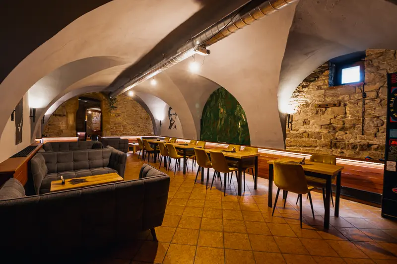 Široký pohled na bar