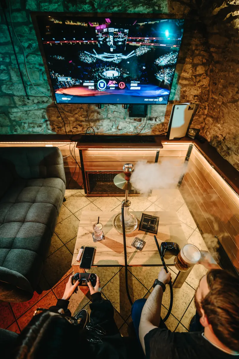Gaming lounge - PS5 a dýmka shora